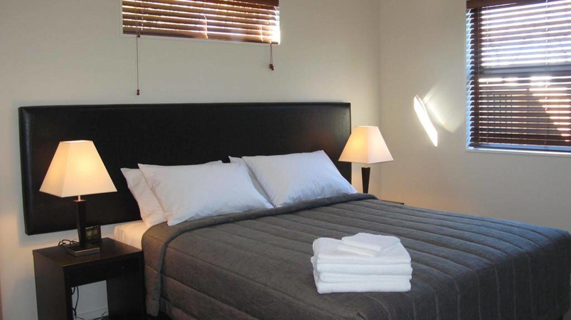 Pegasus Gateway Motels & Apartments Rangiora Extérieur photo