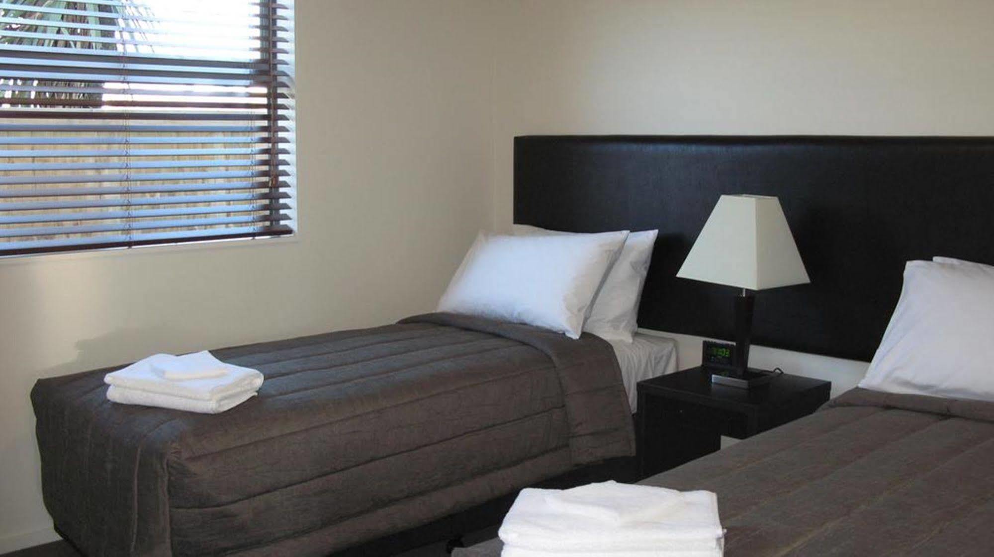 Pegasus Gateway Motels & Apartments Rangiora Extérieur photo