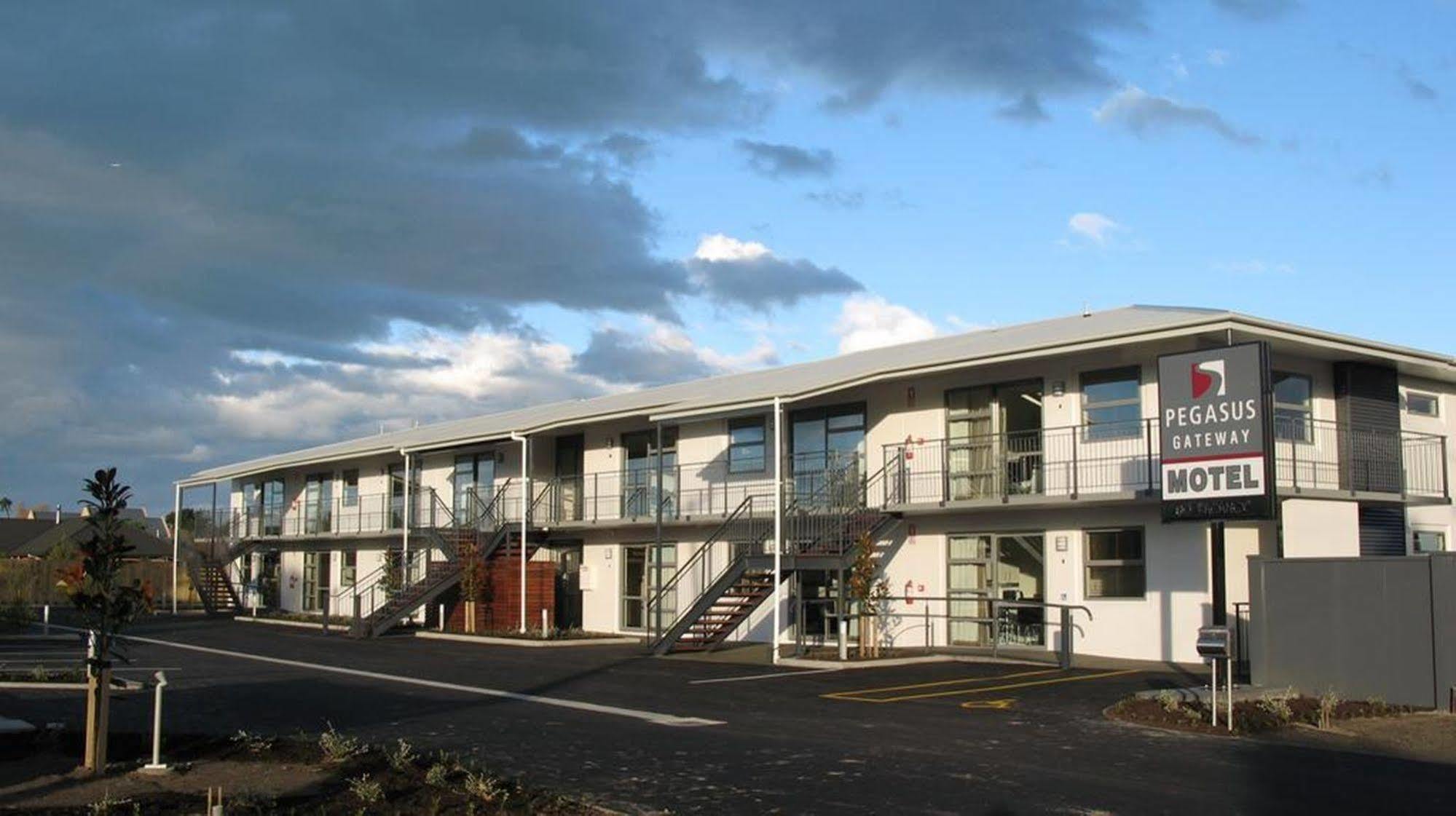 Pegasus Gateway Motels & Apartments Rangiora Extérieur photo